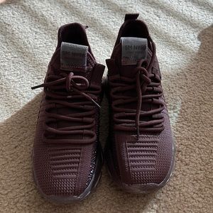 Brand new never worn Steve Madden SM NY90